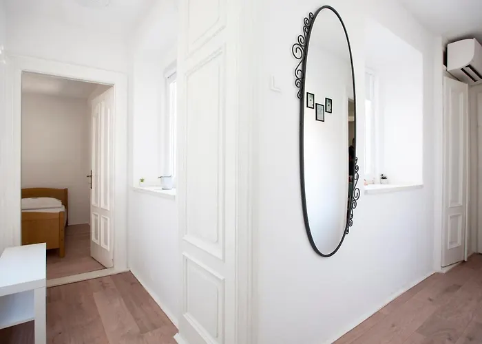 Lejlighed Slavuj Square *